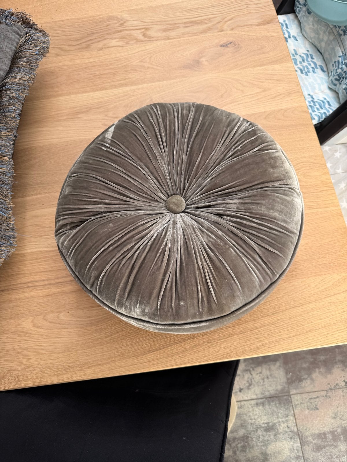Rond fluwelen sierkussen van Rituals, Huis en Inrichting, Woonaccessoires | Kussens, Ophalen, Overige merken, Gebruikt, Rond