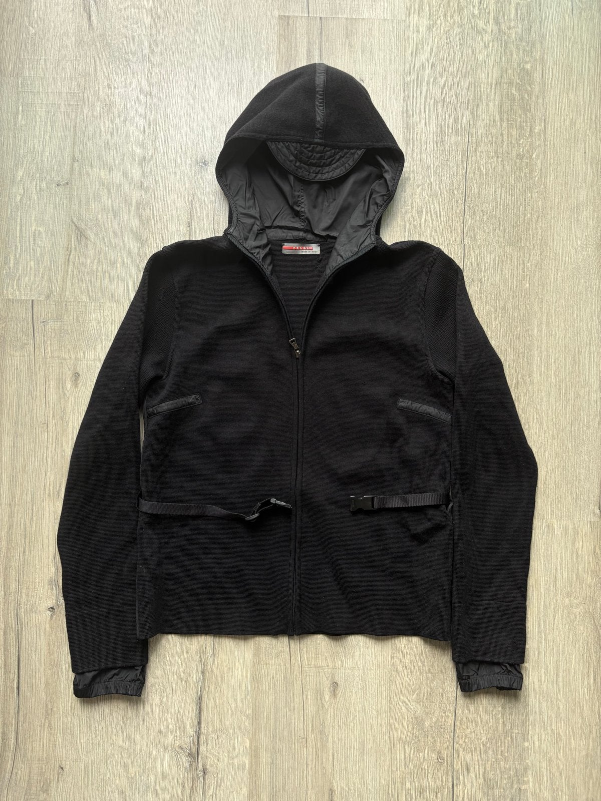 Prada Zwarte Hoodie met Rits en Gespen, Ophalen of Verzenden, Zo goed als nieuw, Maat 38/40 (M), Zwart