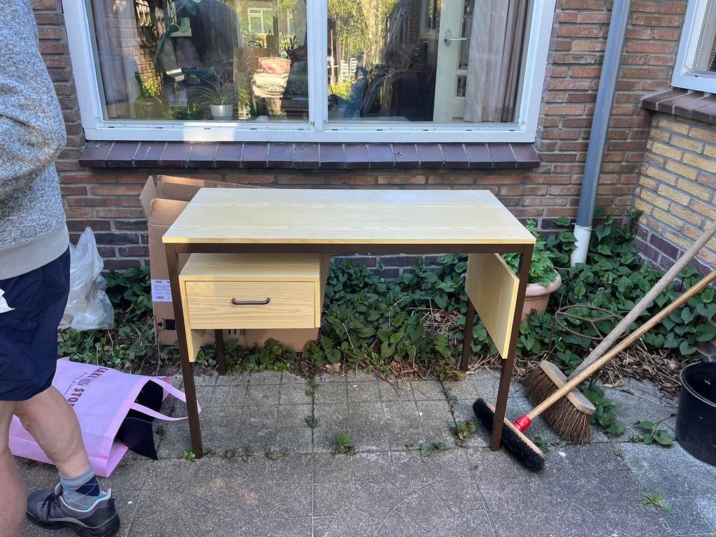 Bureautje gratis op te halen, Ophalen, Zo goed als nieuw