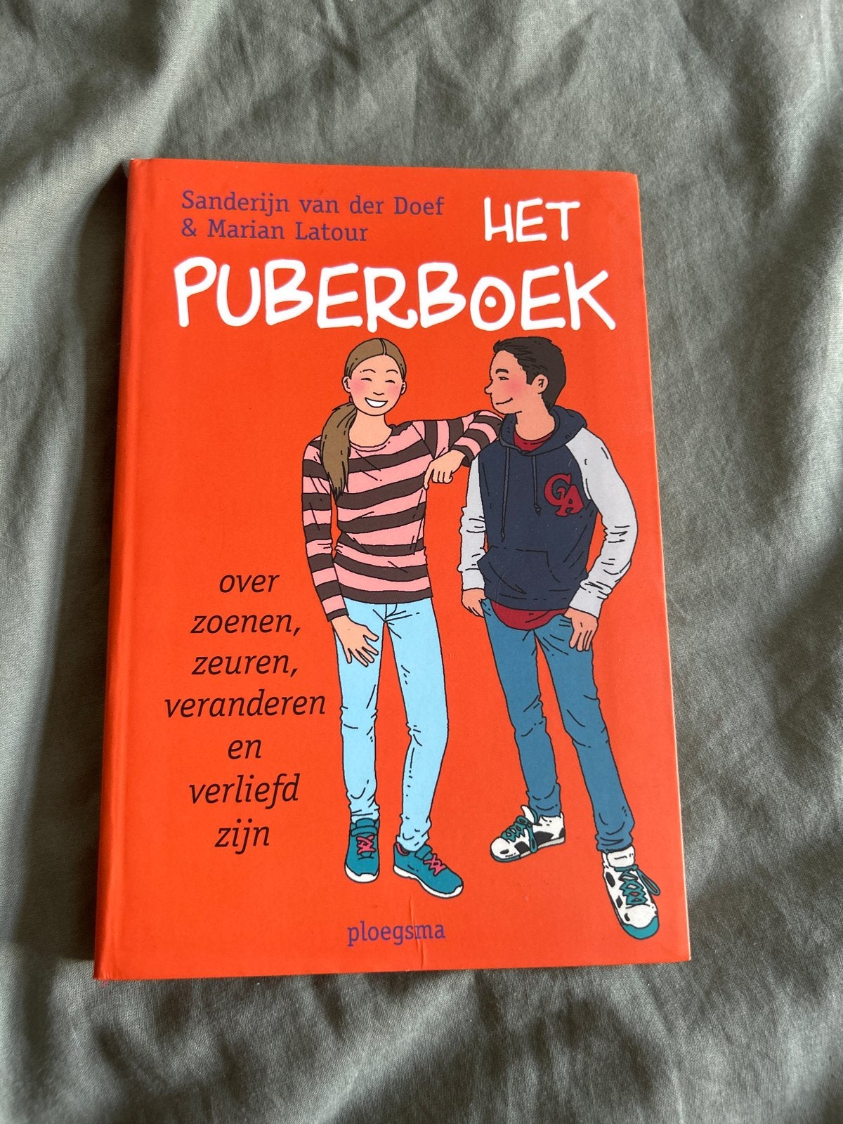 Het Puberboek: Over zoenen, zeuren, veranderen en verliefd z, Ophalen of Verzenden, Zo goed als nieuw, Non-fictie