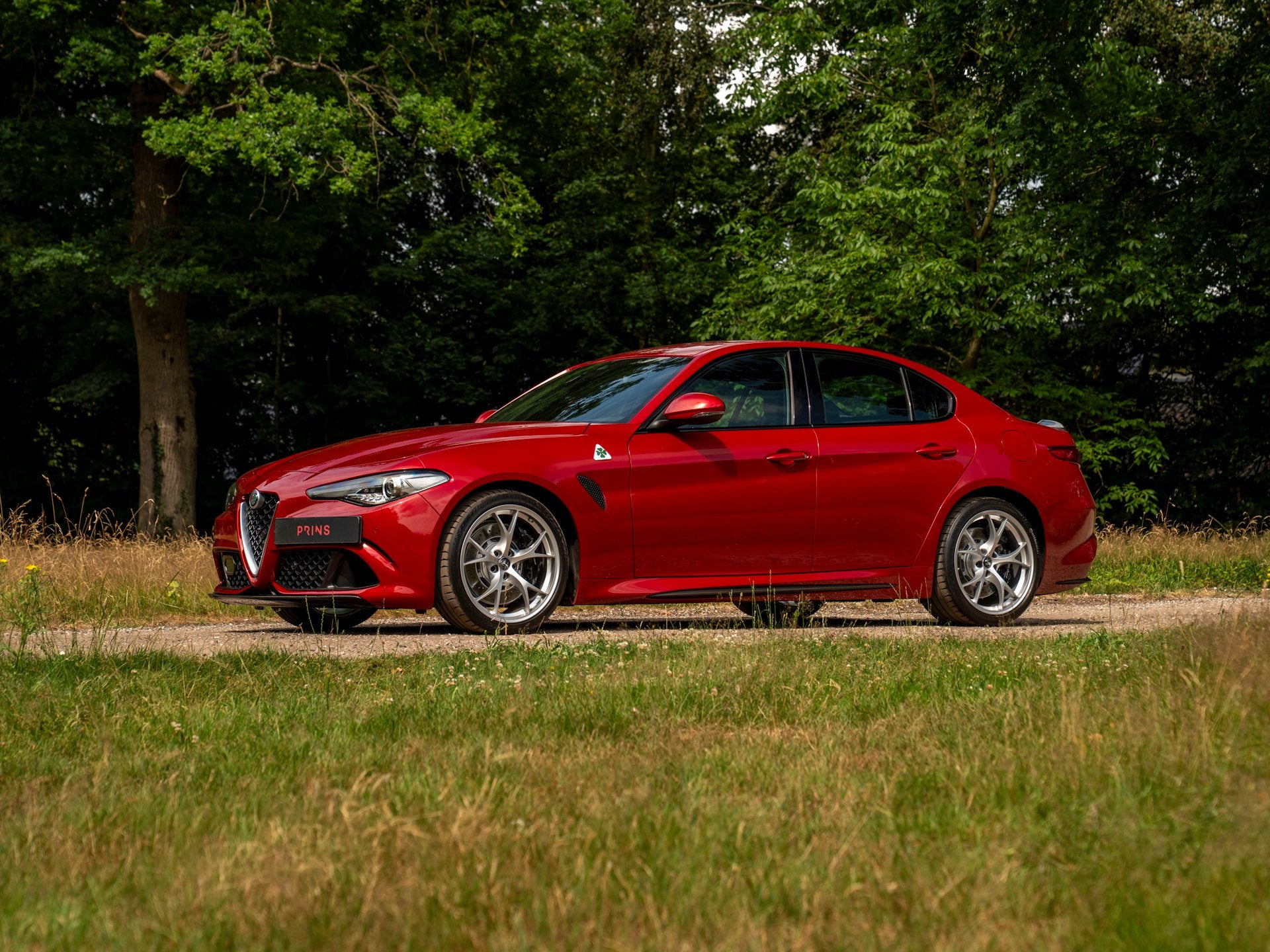 Alfa Romeo Giulia 2.9 V6 Quadrifoglio | Manual! (bj 2017), Auto's, Achterwielaandrijving, Gebruikt, 510 pk, Met garantie (alle)