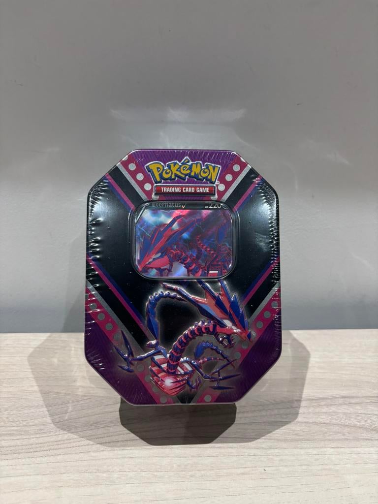 Pokémon TCG Eternatus V Powers Tin 4 packs 2020, Ophalen of Verzenden, Zo goed als nieuw, Foil