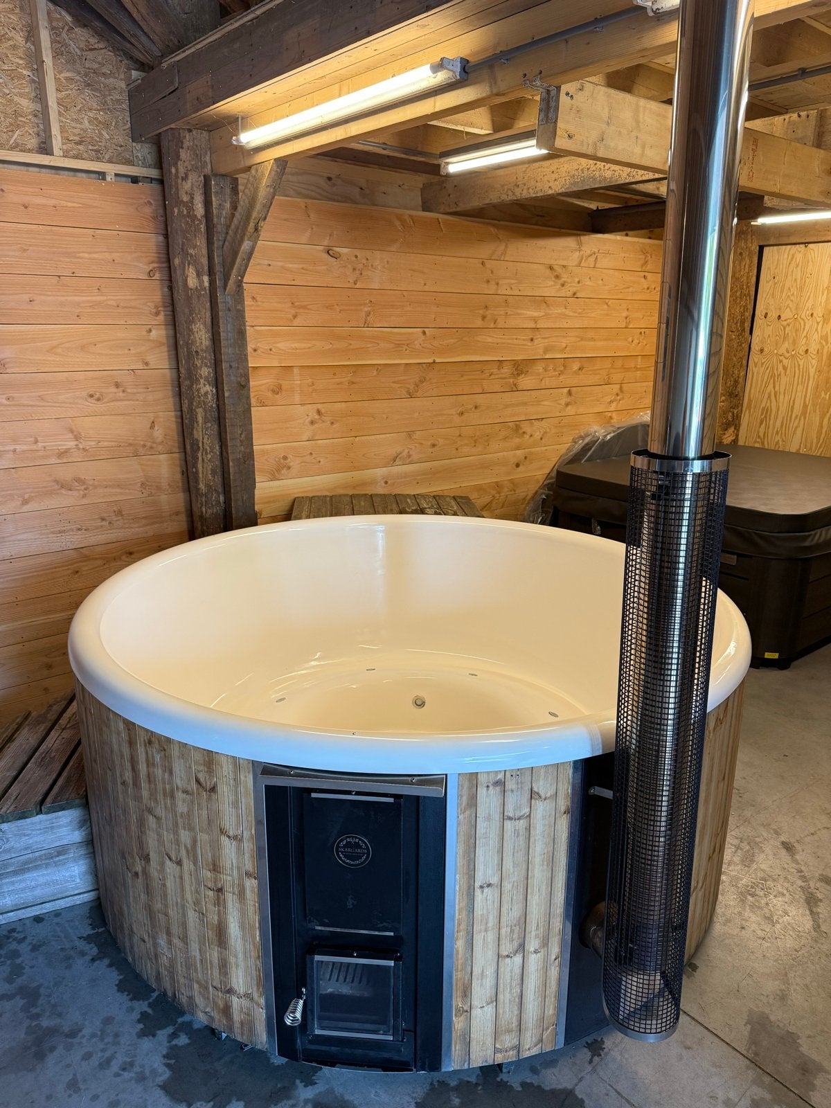 Hottub met led en bubbels- Skargards, Tuin en Terras, Ophalen of Verzenden, Zo goed als nieuw, Vast