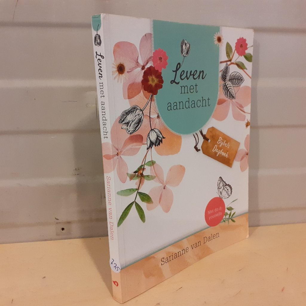 Nr. 725 Sarianne van Dalen. Leven met aandacht - Bijbels dag, Gelezen, Christendom | Protestants, Ophalen of Verzenden, Sarianne van Dalen