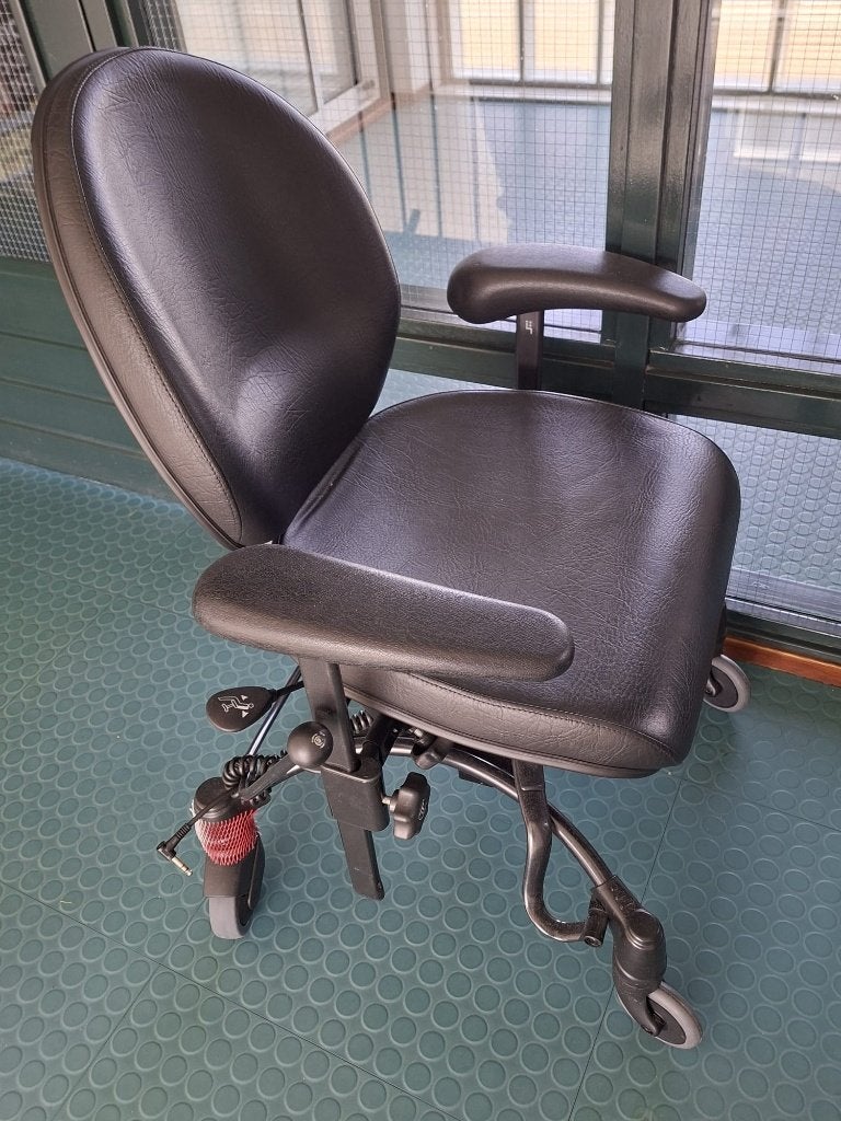 Trippelstoel zwart, Ophalen of Verzenden, Gebruikt, Elektrische rolstoel