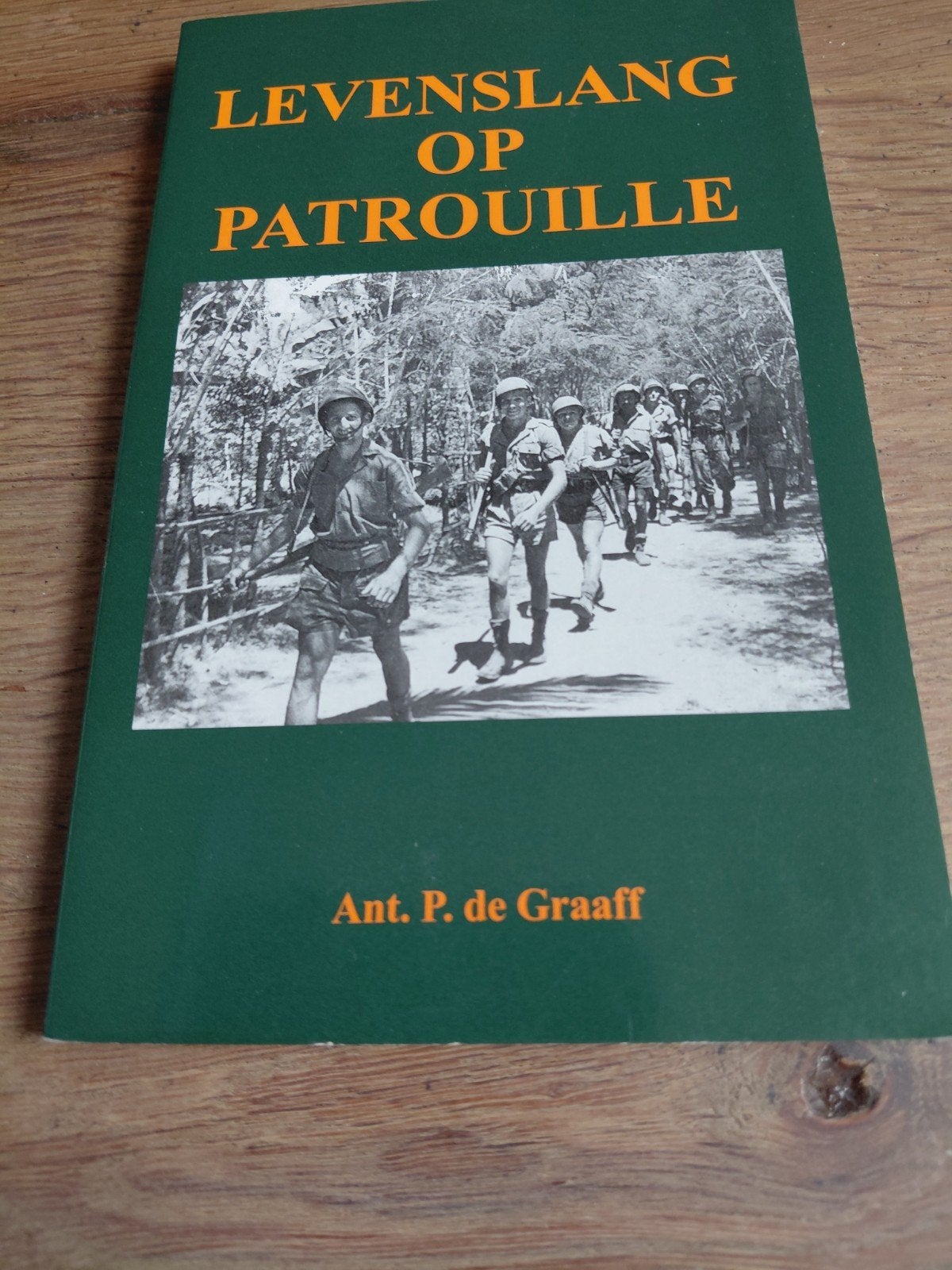 Een leven lang op patrouille p de graaff, Boeken, Ophalen of Verzenden, Tweede Wereldoorlog, Gelezen