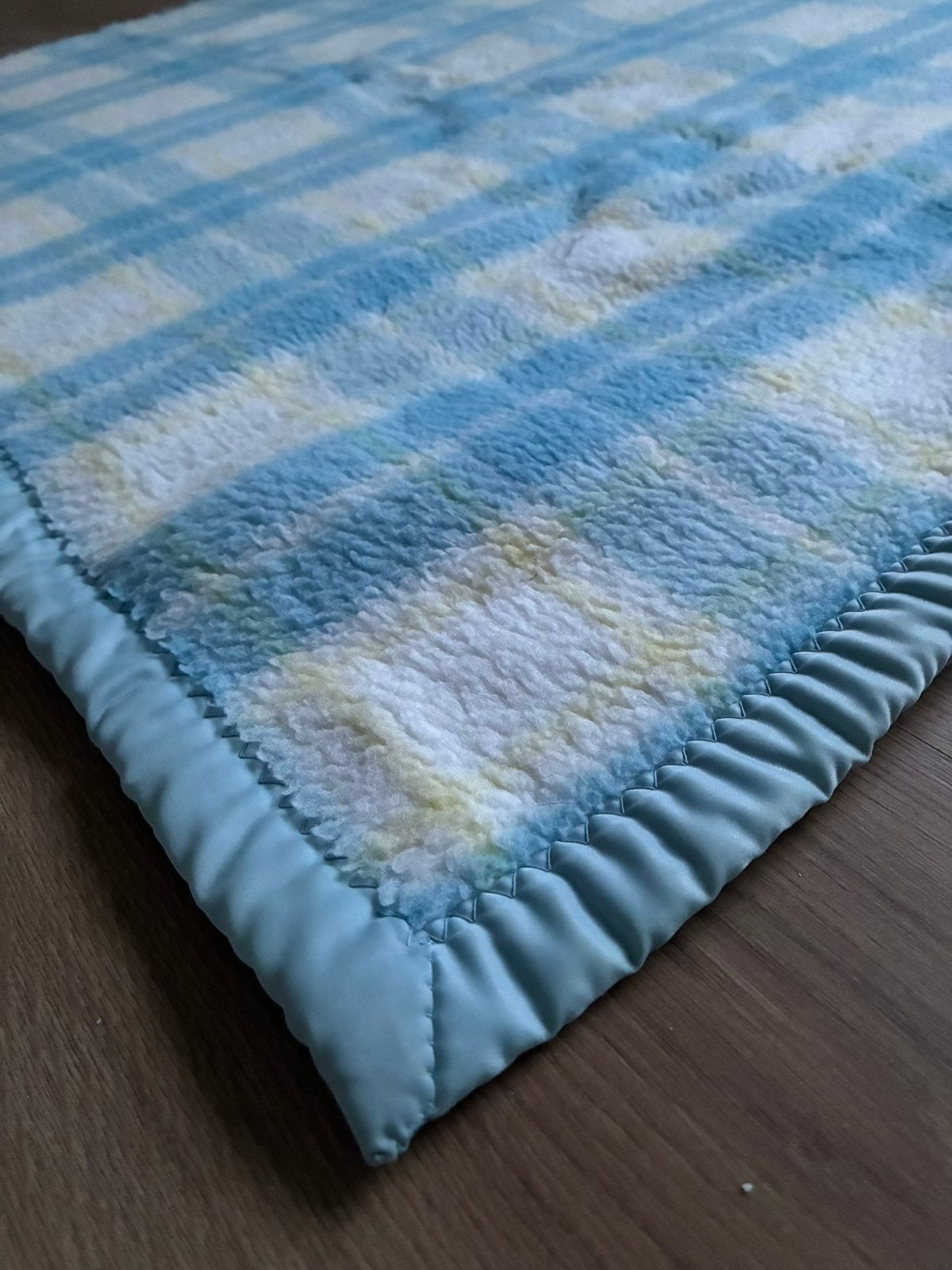 Vintage hatéma kinderdeken. 1.55 x 1.99m Blauw geel wit, Vintage, Gebruikt, Ophalen of Verzenden, Blauw