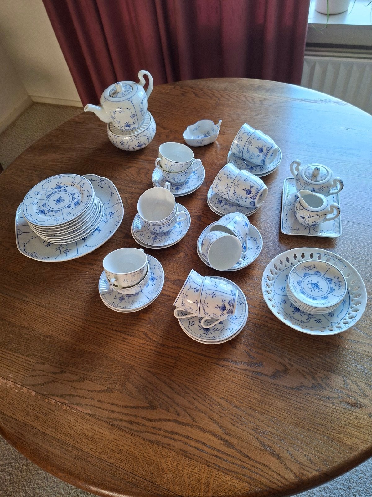 38-delig porseleinen koffie- en thee servies: August Warneck, Ophalen