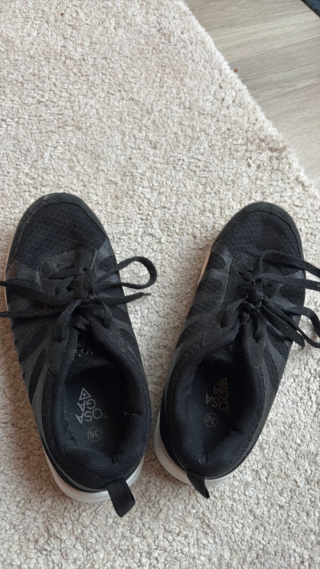 Zwarte gymschoenen osaga maat 36, Ophalen of Verzenden, Zo goed als nieuw, Jongen of Meisje, Sportschoenen