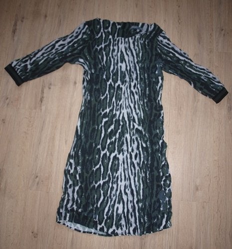 Geisha Groen Grijze Dierenprint Jurk (M), Kleding | Dames, Jurken, Maat 38/40 (M), Geisha, Ophalen of Verzenden, Knielengte