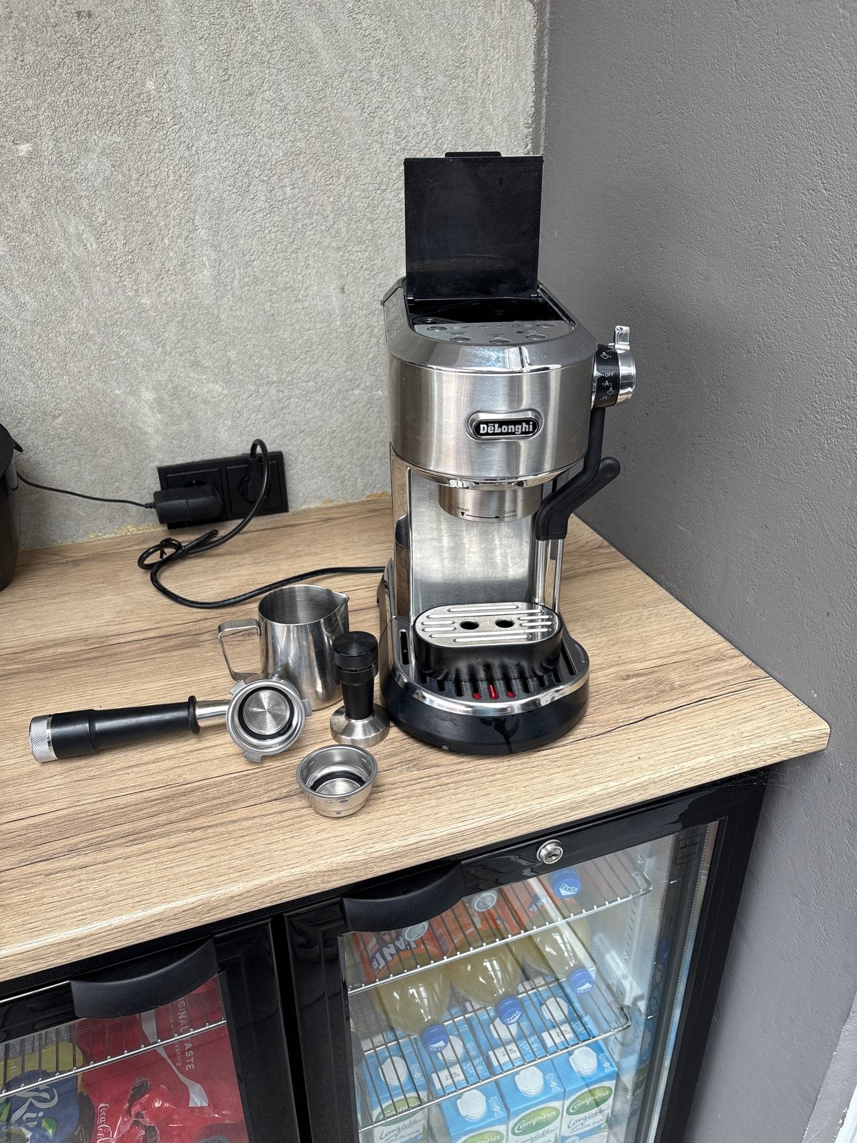 DeLonghi Maestro Plus Espressomachine met Melkopschuimer, Espresso apparaat, Gemalen koffie, Zo goed als nieuw, 2 tot 4 kopjes
