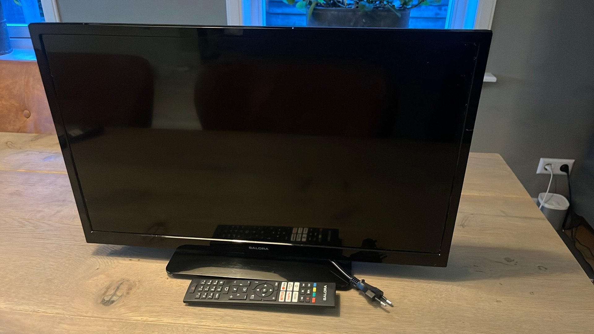 Salora 24 inch Smart TV – Android – compleet, Ophalen, Zo goed als nieuw, 50 Hz, Overige merken