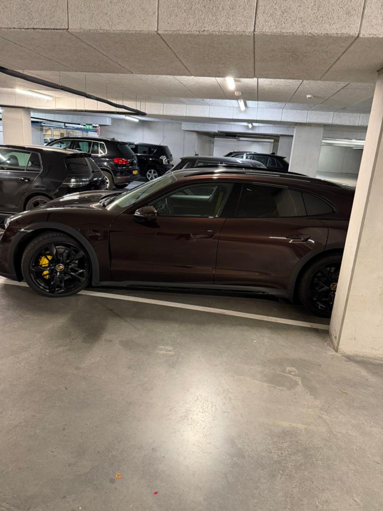 Porsche Taycan Cross Turismo 490pk 2021 Bruin, Automaat, 2220 kg, Origineel Nederlands, Vierwielaandrijving