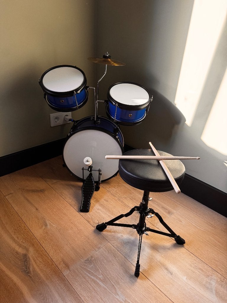 Blauwe kinder drumstel met krukje en drumstokken, Ophalen of Verzenden, Zo goed als nieuw, Overige merken