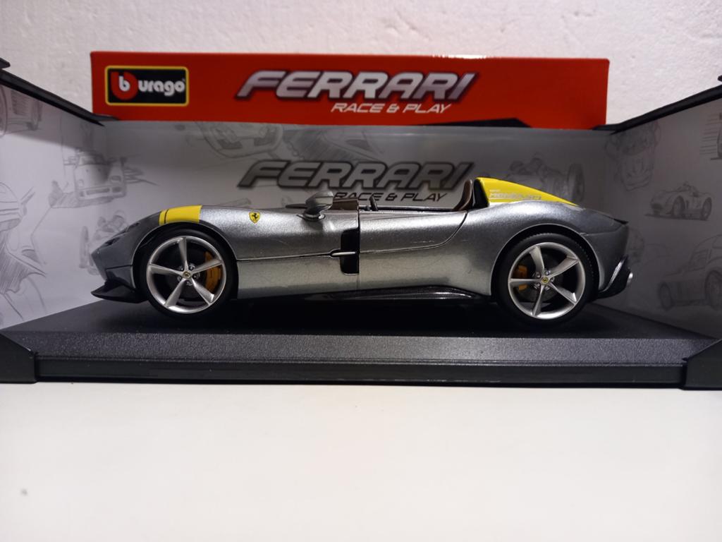 Ferrari Monza SP 1 Silver grey Bburago metal 1:18 KRD, Hobby en Vrije tijd, Modelauto's | 1:18, Ophalen of Verzenden, Zo goed als nieuw