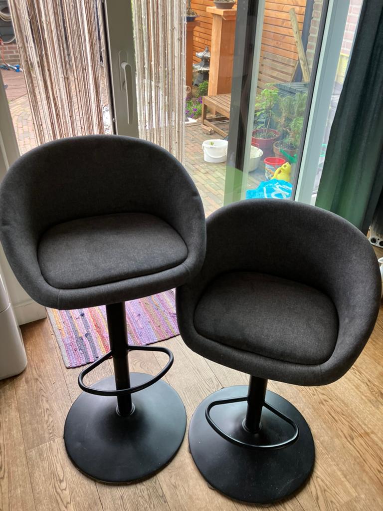 2 krukken, Huis en Inrichting, Barkrukken, 2 krukken, Ophalen of Verzenden, 60 tot 90 cm
