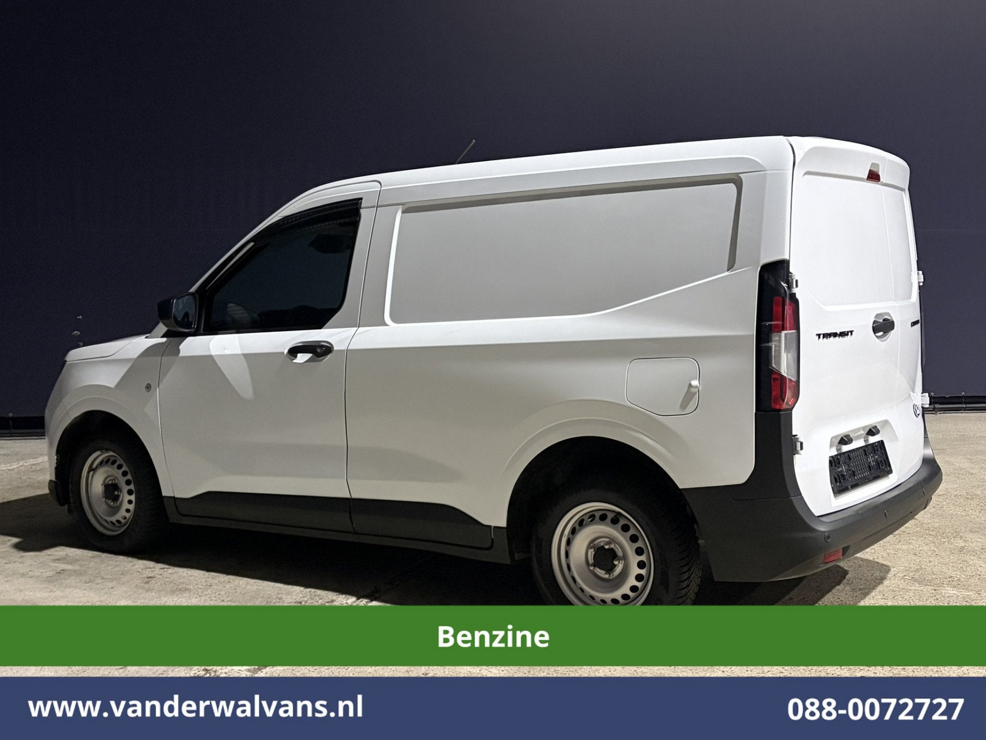 Ford Transit Courier 1.0 Trend 101pk Benzine L1H1 Euro6 Airc, Auto's, Voorwielaandrijving, Dealer onderhouden, Gebruikt, Wit