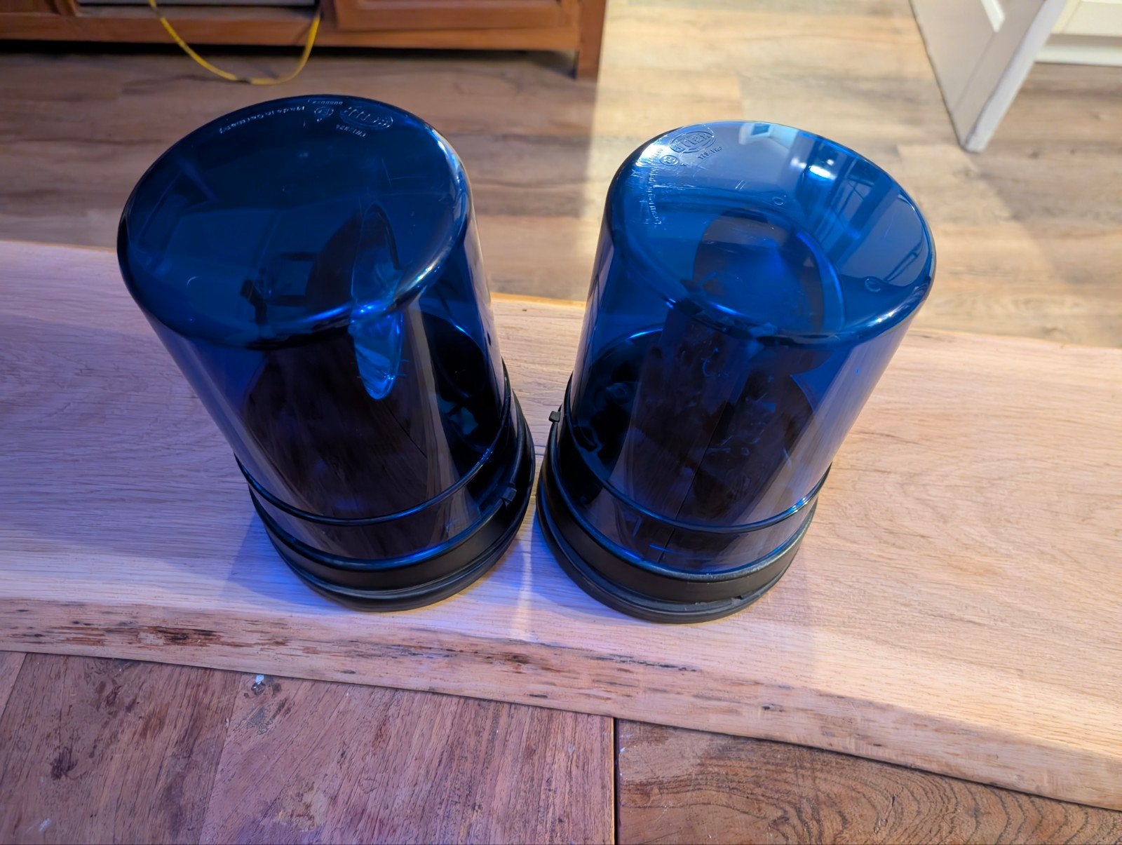 Twee blauwe zwaailampen Hella KL 700, Ophalen of Verzenden