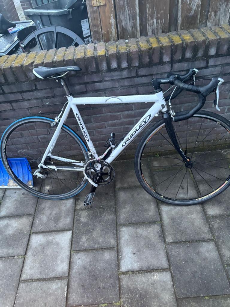 mooie en goede race fiets alles werkt goed opstappen fietsen, Fietsen en Brommers, Fietsen | Racefietsen, Overige merken, Minder dan 10 versnellingen