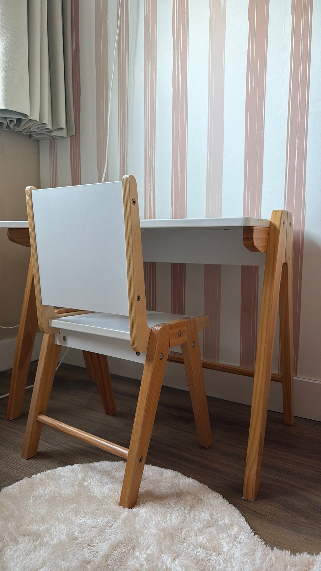 Kinderbureau en stoeltje Petite Amelie, Ophalen, Zo goed als nieuw, Tafel(s) en Stoel(en)