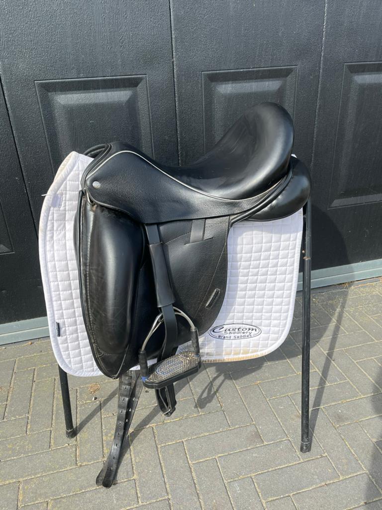 Zeer mooi custom flight zadel 17 inch, Ophalen, Gebruikt, Dressuur