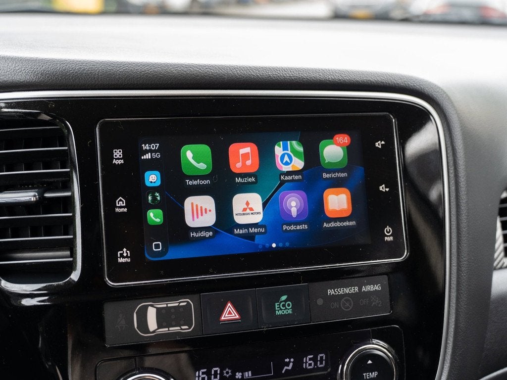 Mitsubishi Outlander 2.0 Connect Pro - AUTOMAAT - 360 PARKEE, Auto's, Mitsubishi, 1998 cc, 4 cilinders, 150 pk, Zwart