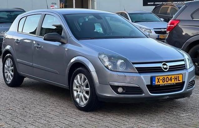 Opel Astra 1.8 automaat 2004, Auto's, Opel, Zwart, 4 cilinders, 1210 kg, 1796 cc