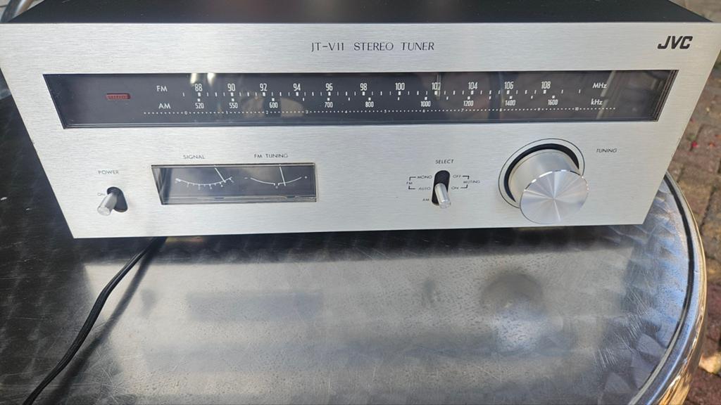 JVC STEREO TUNNER TYPE JT- V11 JAREN 70, Audio, Tv en Foto, Tuners, Ophalen of Verzenden, Zo goed als nieuw, Analoog