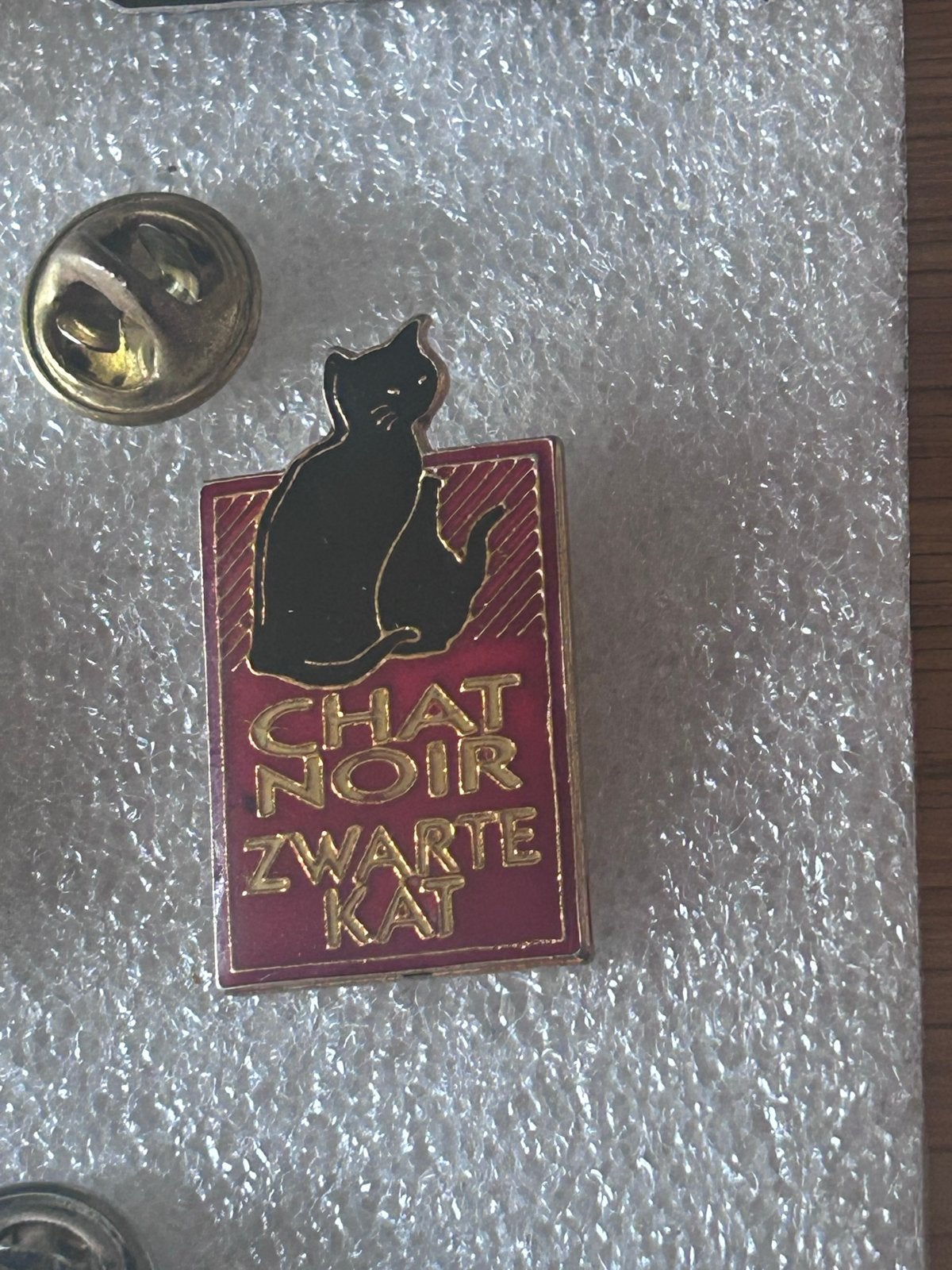 Chat Noir Zwarte Kat emaille pin badge, Ophalen of Verzenden, Zo goed als nieuw, Merk, Speldje of Pin
