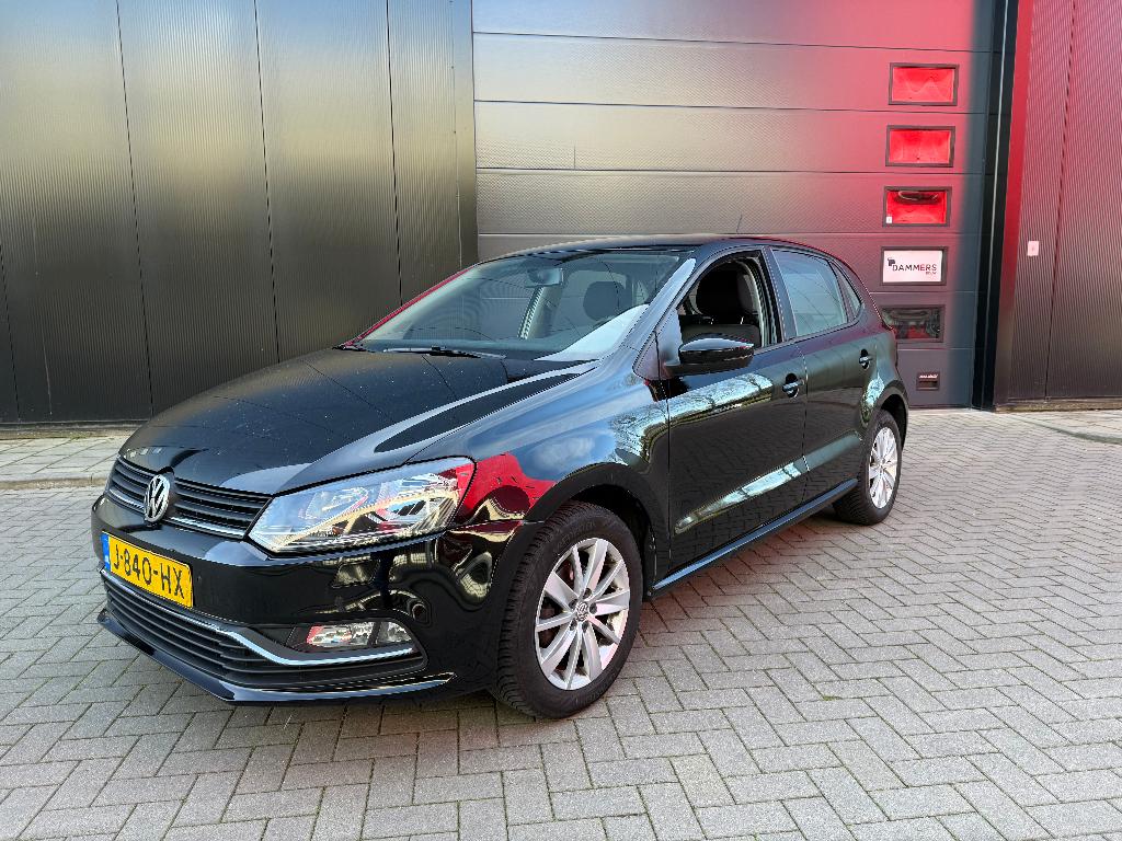 Volkswagen Polo 1.0 MPI Comfortline 5-DRS 2014 Zwart, Auto's, Voorwielaandrijving, USB, Stof, 40 €/maand