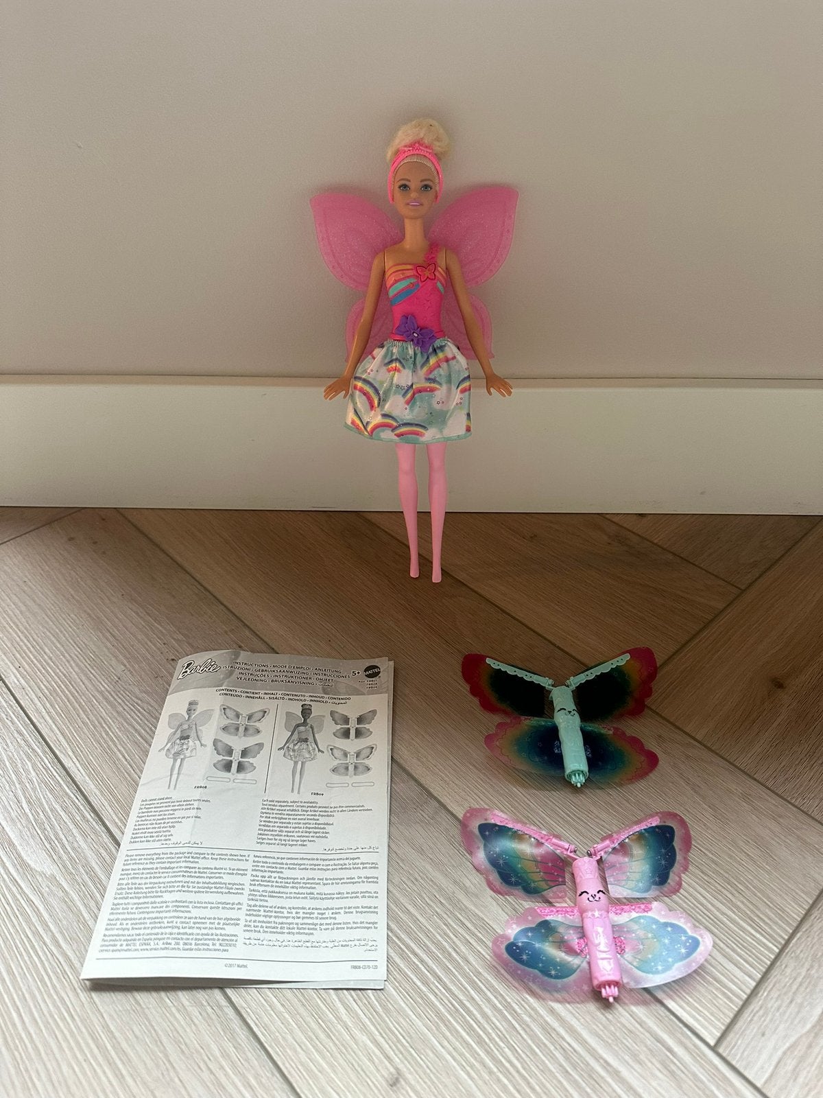 Barbie Dreamtopia fee met magische vleugels die echt vliegen, Kinderen en Baby's, Speelgoed | Poppen, Ophalen of Verzenden, Zo goed als nieuw