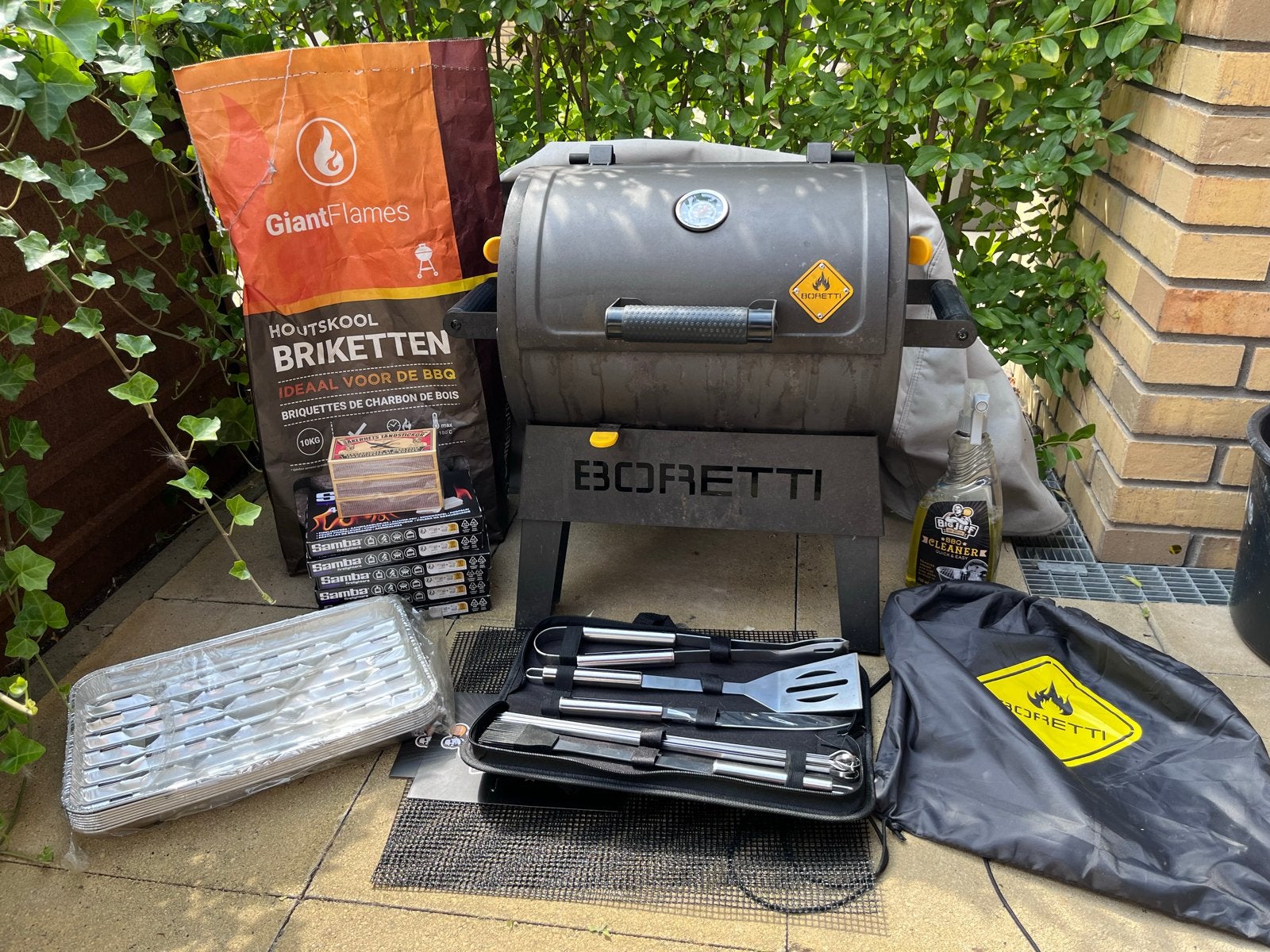 Boretti Terzo BBQ met beschermhoes en toebehoren, Ophalen, Gebruikt