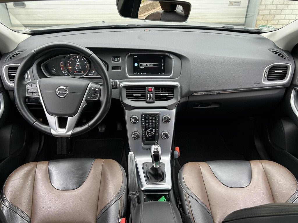 Volvo V40 Cross Country 2.0 T3 Summum / Trekhaak / Achteruit, Auto's, Volvo, Voorwielaandrijving, Gebruikt, Euro 6, 4 cilinders