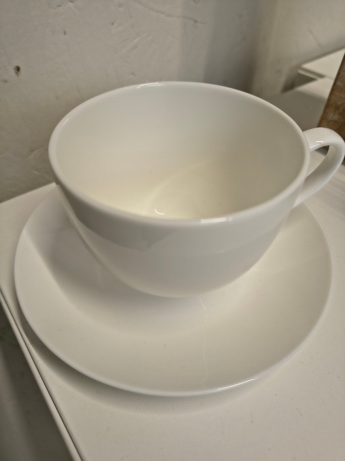 Witte Cashmere kop en schotel - Fine Bone China, Huis en Inrichting, Keuken | Servies, Ophalen, Zo goed als nieuw, Overige merken