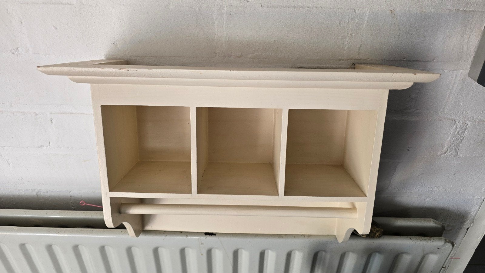Gratis: Wandkasten, opbergkubus, wandplankjes en uil lamp, Ophalen, Gebruikt