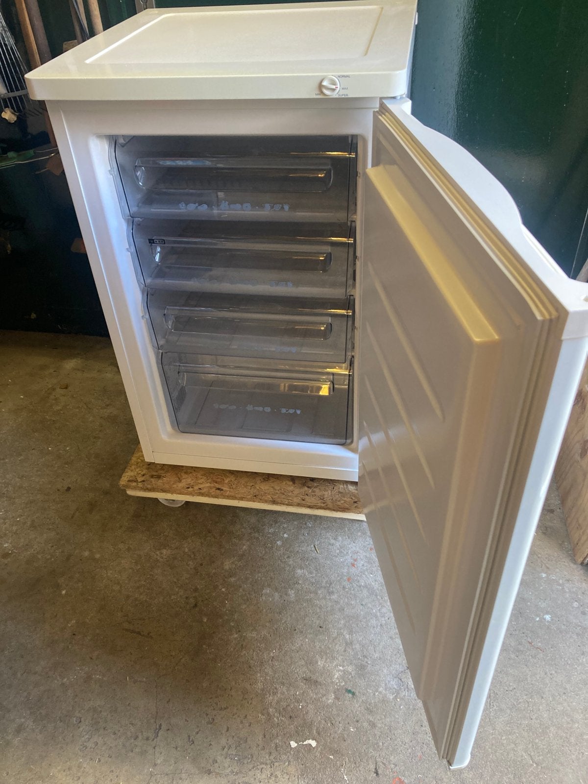 Vriezer met energielabel A+ schoon en ruim, netto 80 kilo, Witgoed en Apparatuur, Vriezers en Diepvrieskisten, Gebruikt, Minder dan 85 cm