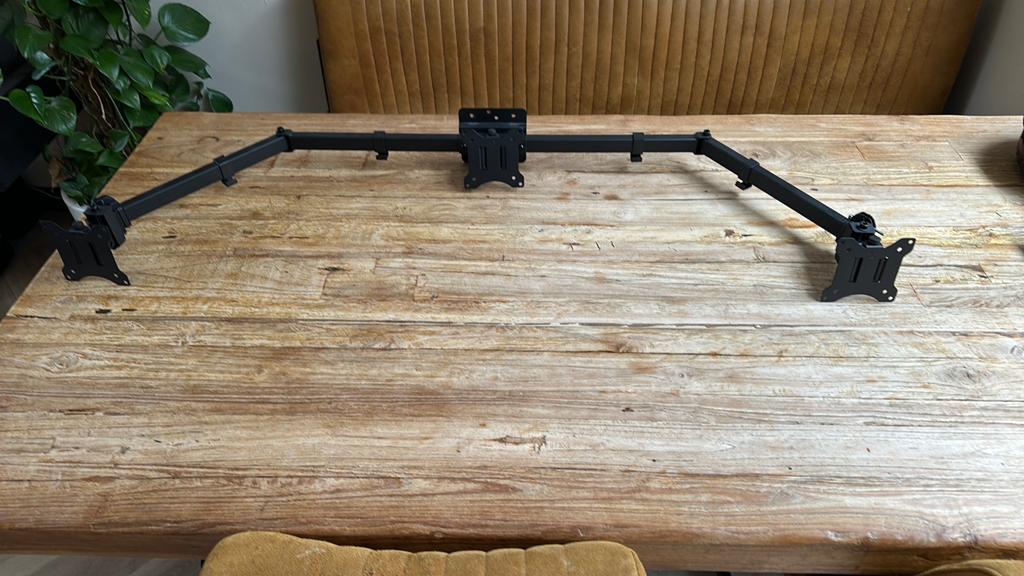 Muurbeugel voor 3 monitoren, Computers en Software, Monitoren, Ophalen, Zo goed als nieuw