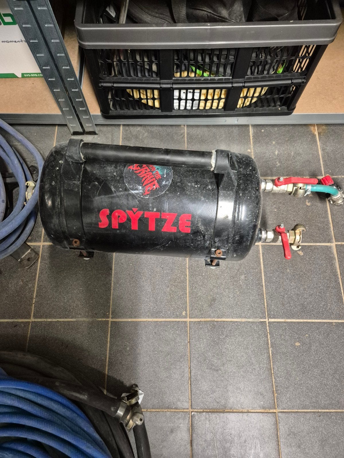 Spytze drukvat met kranen. luchtvarken, Gebruikt, 6 tot 10 bar, Ophalen of Verzenden, Minder dan 200 liter/min