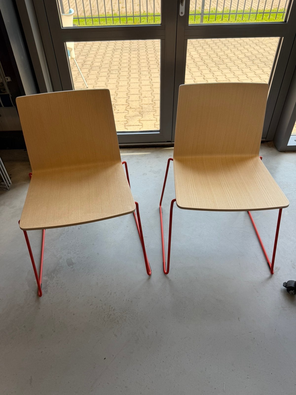 Pedrali Osaka houten stoel met sledeframe. Set van 2., Huis en Inrichting, Stoelen, Ophalen, Zo goed als nieuw, Overige kleuren