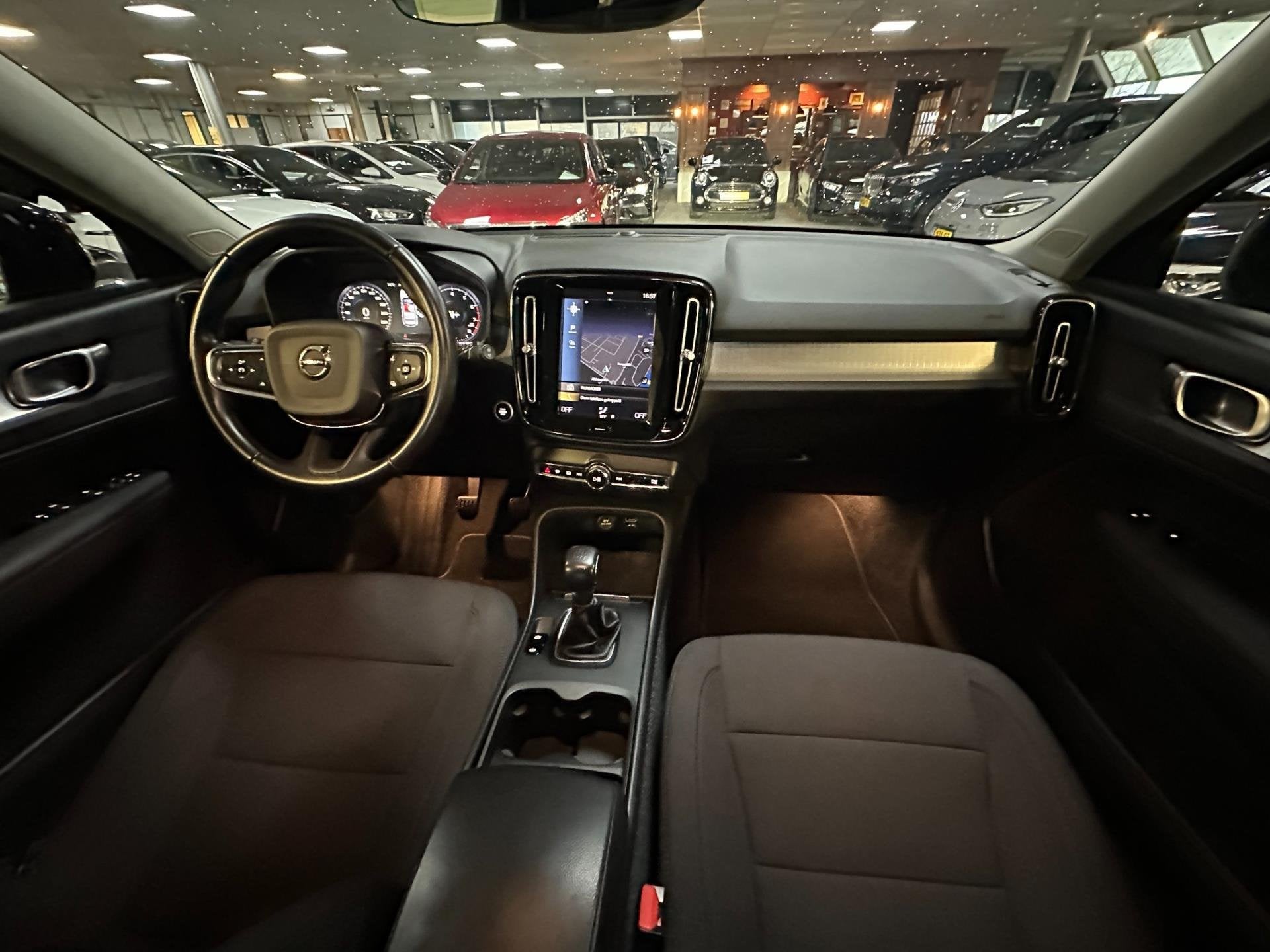 Volvo XC40 1.5 T2 Business Pro/1STE EIG/NAVI/CARPLAY/NL-AUTO, Auto's, Voorwielaandrijving, Stof, Gebruikt, Euro 6