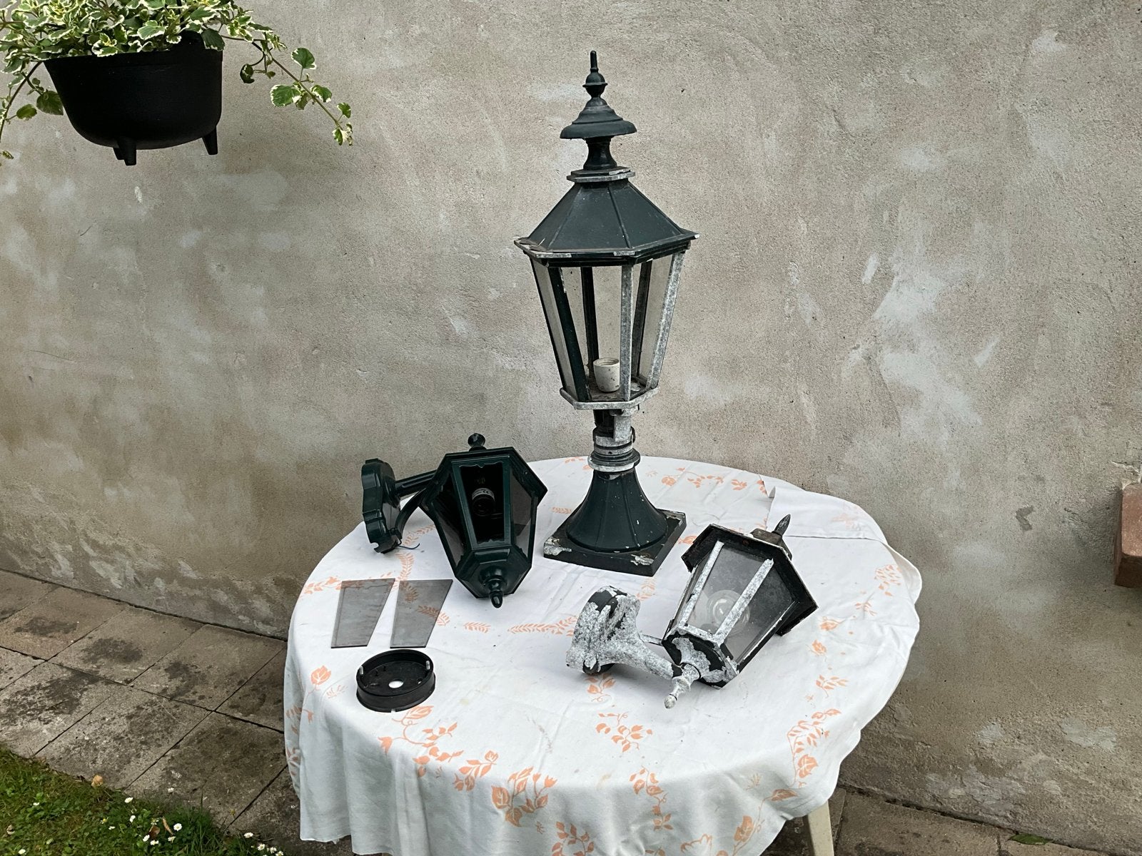 Set buitenlampen heeft aandacht nodig, Gebruikt, Staande lamp, Ophalen of Verzenden, Netvoeding