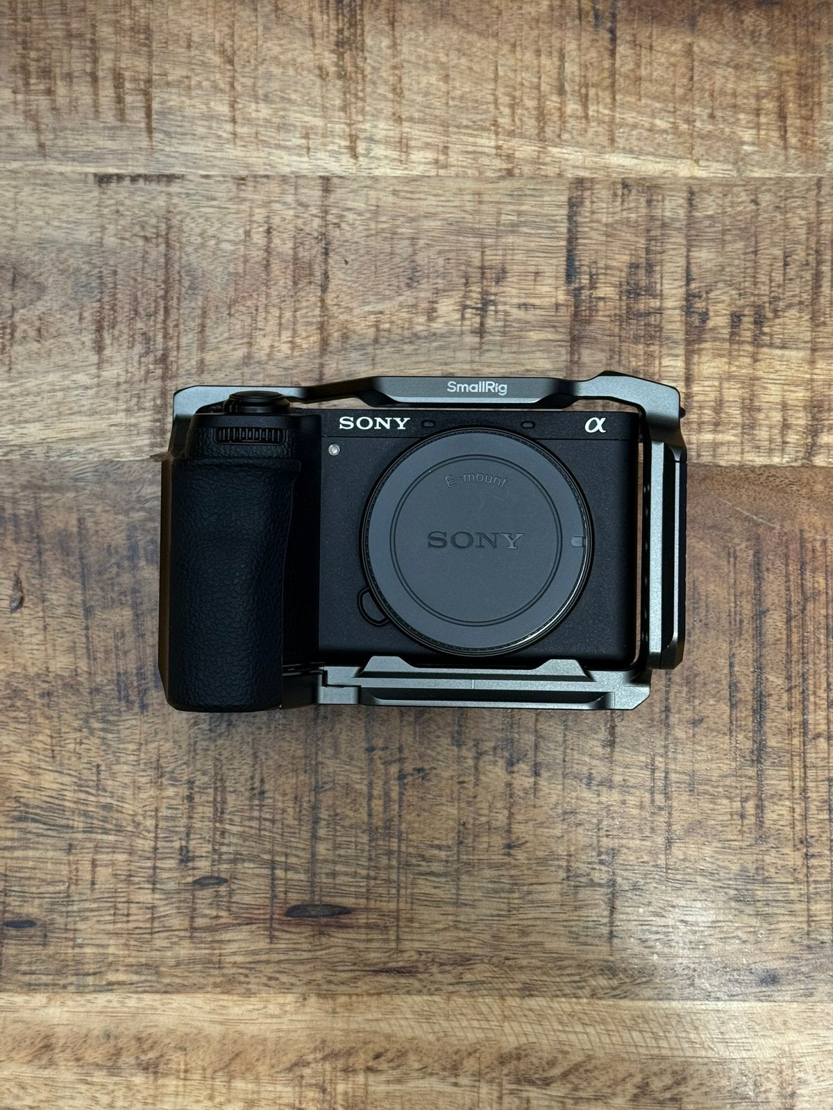 Sony A6700 Hybride Camera + Smallrig Cage, Ophalen, Accu, Zo goed als nieuw, Sony