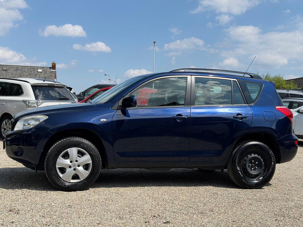 Toyota RAV4 2.0 VVTi 4WD Nette Auto Nieuwe Banden Goed Onder, Auto's, Toyota, 1998 cc, 4 cilinders, 2000 kg, Blauw