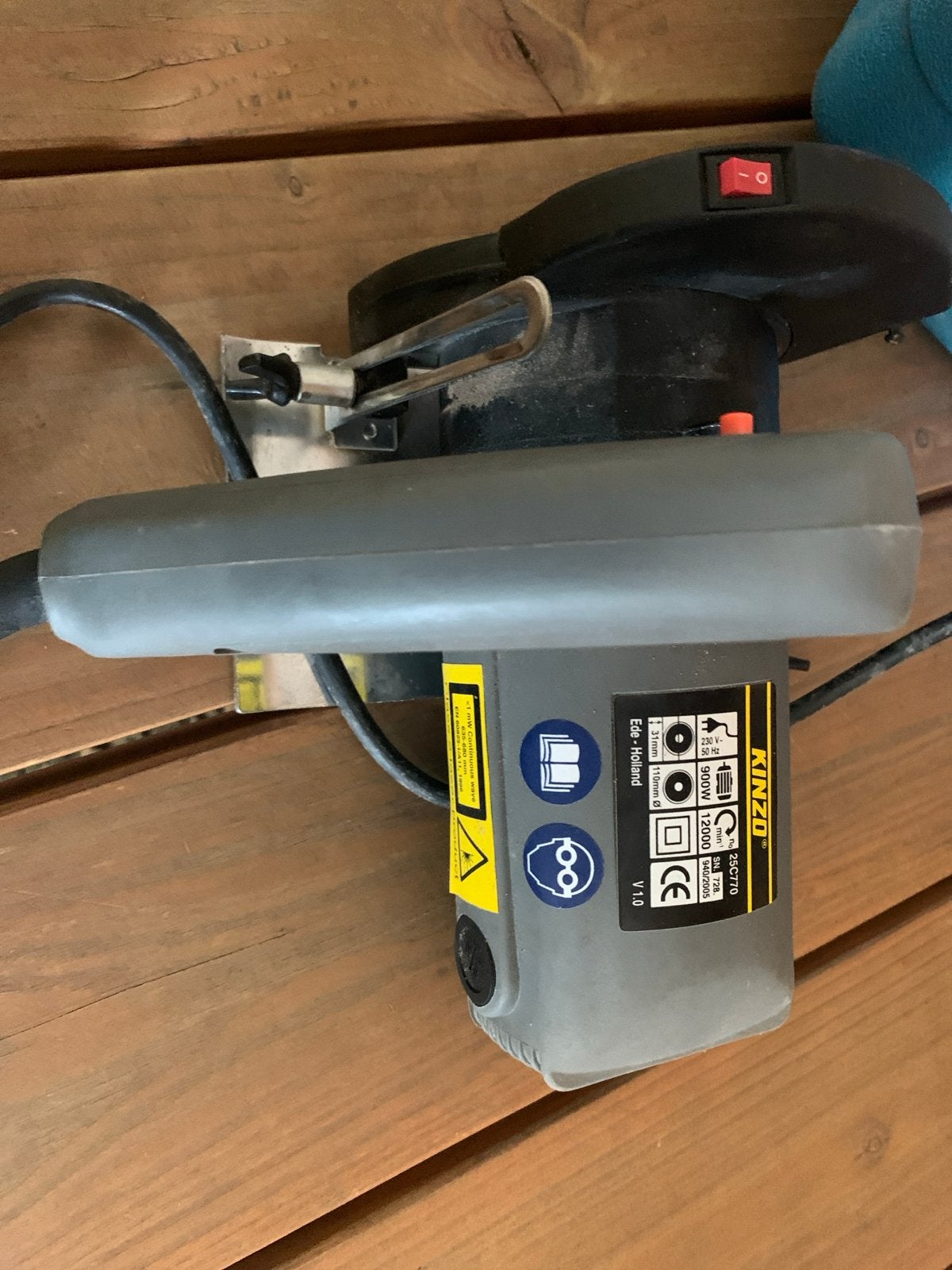 Kinzo Cirkelzaag 900W met 2 Zaagbladen en Koffer, Ophalen, Gebruikt, Cirkelzaag, 600 tot 1200 watt