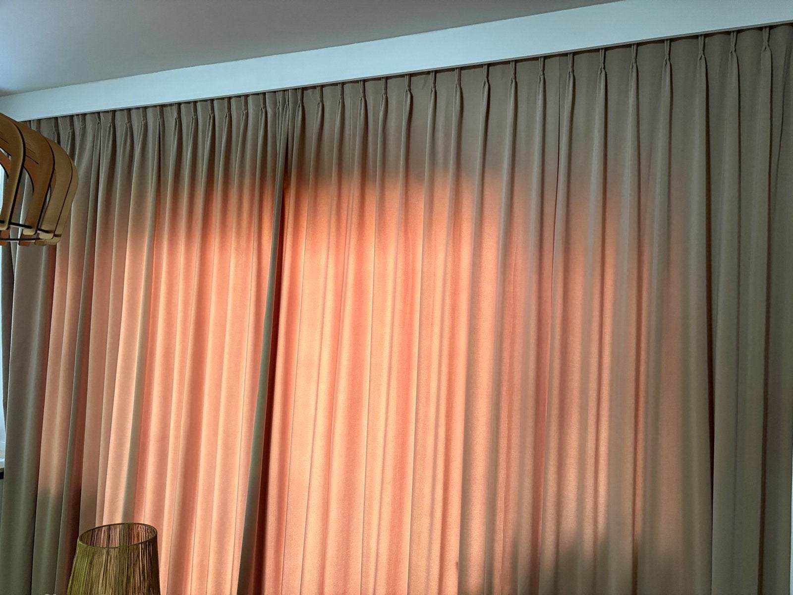 Zandkleurige gordijnen, zware stof - 370x270 cm, Ophalen, Verduisterend, Beige, Zo goed als nieuw