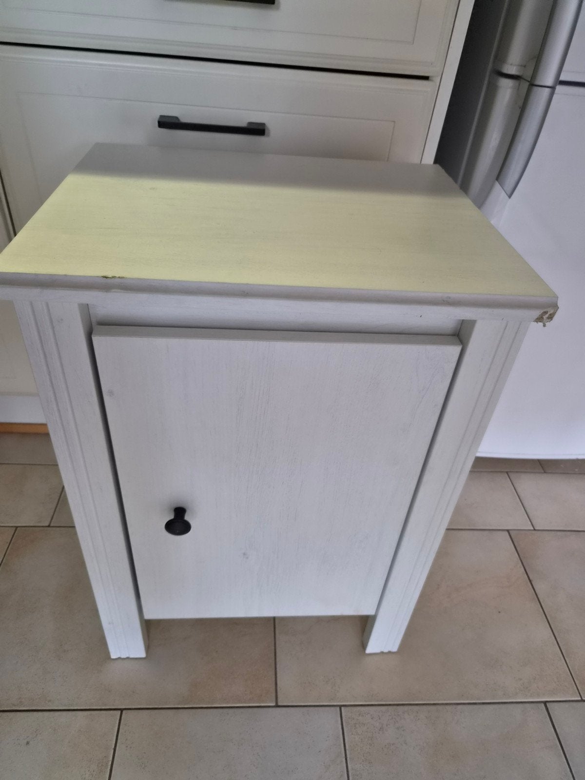 Ikea nachtkastje, gratis maar beschadigd., Huis en Inrichting, Ophalen, Gebruikt, Hout