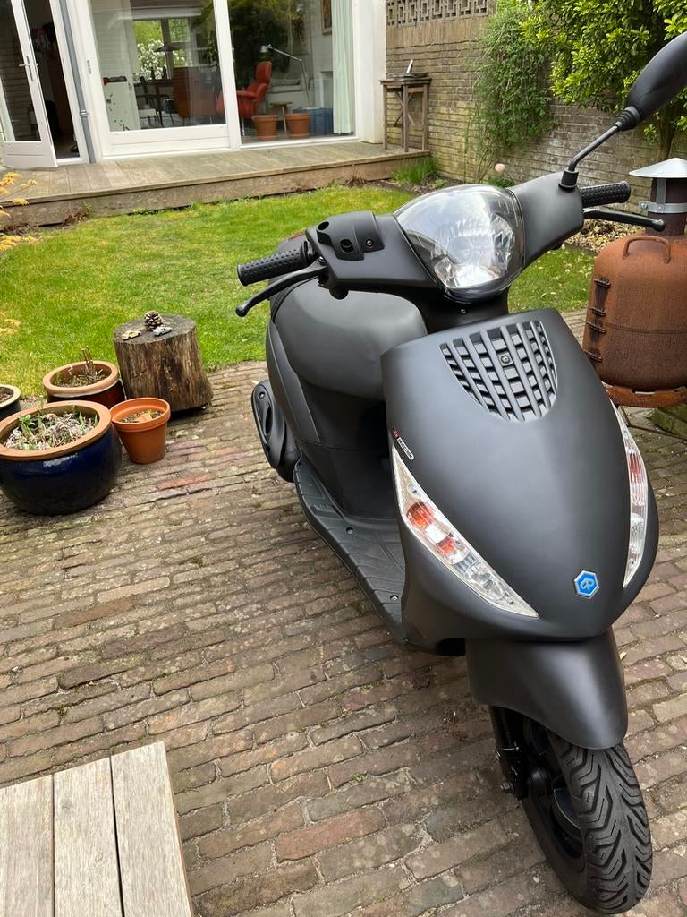 Piaggio zip 4t 2v caberateur 2017, Fietsen en Brommers, Ophalen, Maximaal 45 km/u, Zip, Zo goed als nieuw