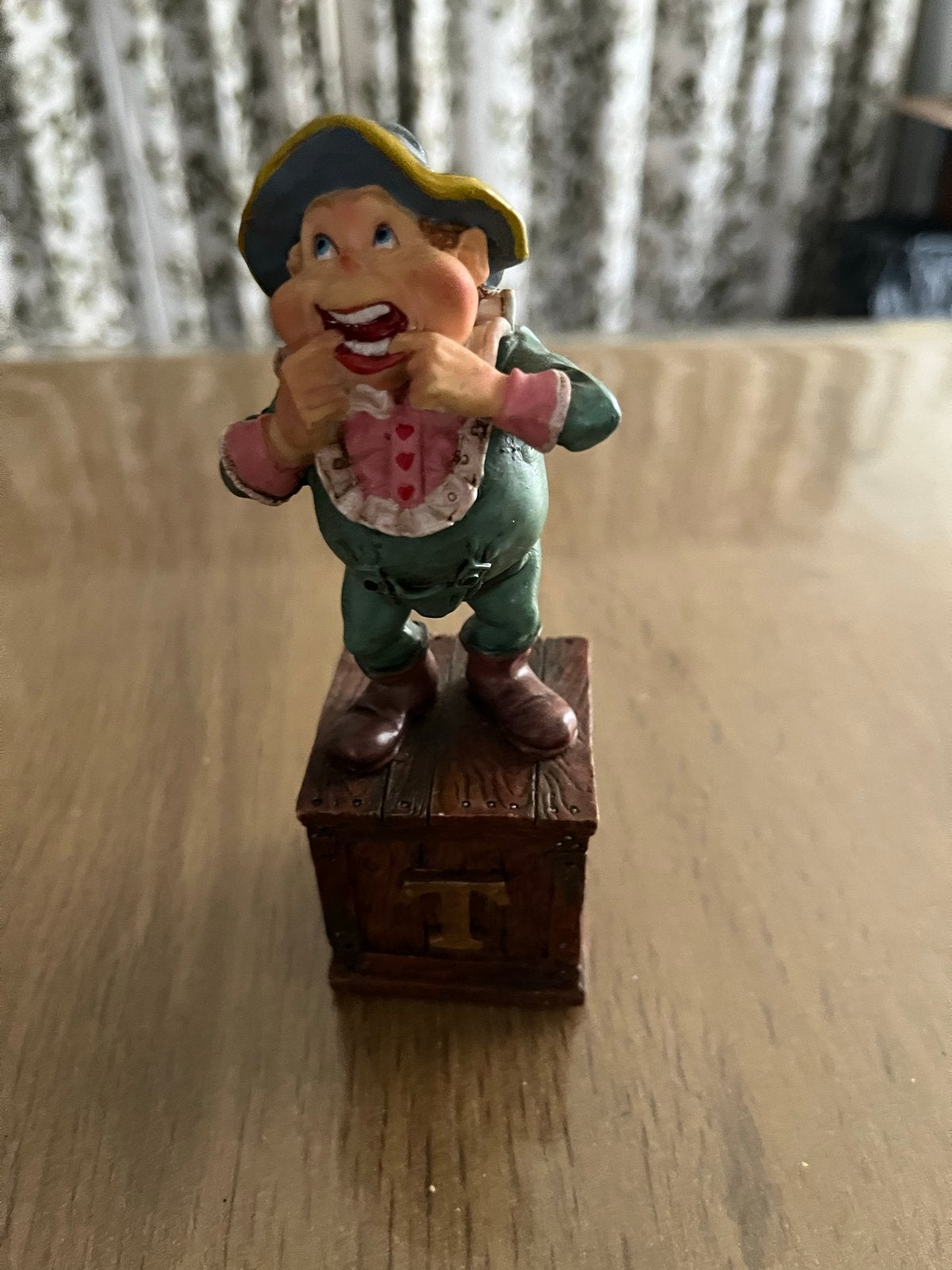 Grappig beeldje met letter T - Laaf-stijl, Ophalen of Verzenden, Gebruikt