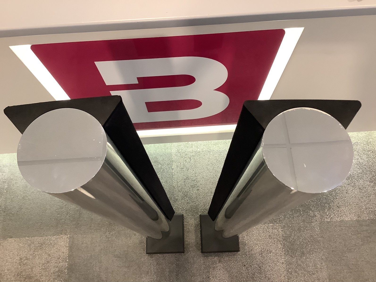 B&O Beolab 8000  Luidsprekers, Ophalen, Vloerstaande luidspreker, Www.bang-olufsen.com, Denemarken