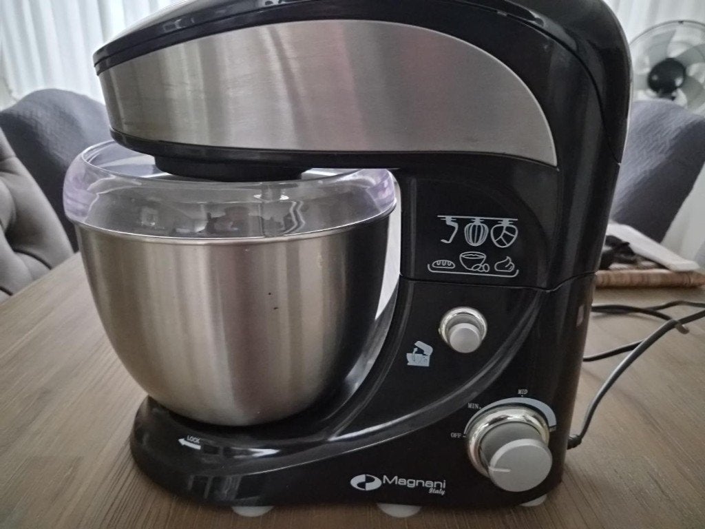 Magnani keukenmachine 1000w met RVS kom, Witgoed en Apparatuur, 4 liter of meer, 3 snelheden of meer, Ophalen of Verzenden, Zo goed als nieuw